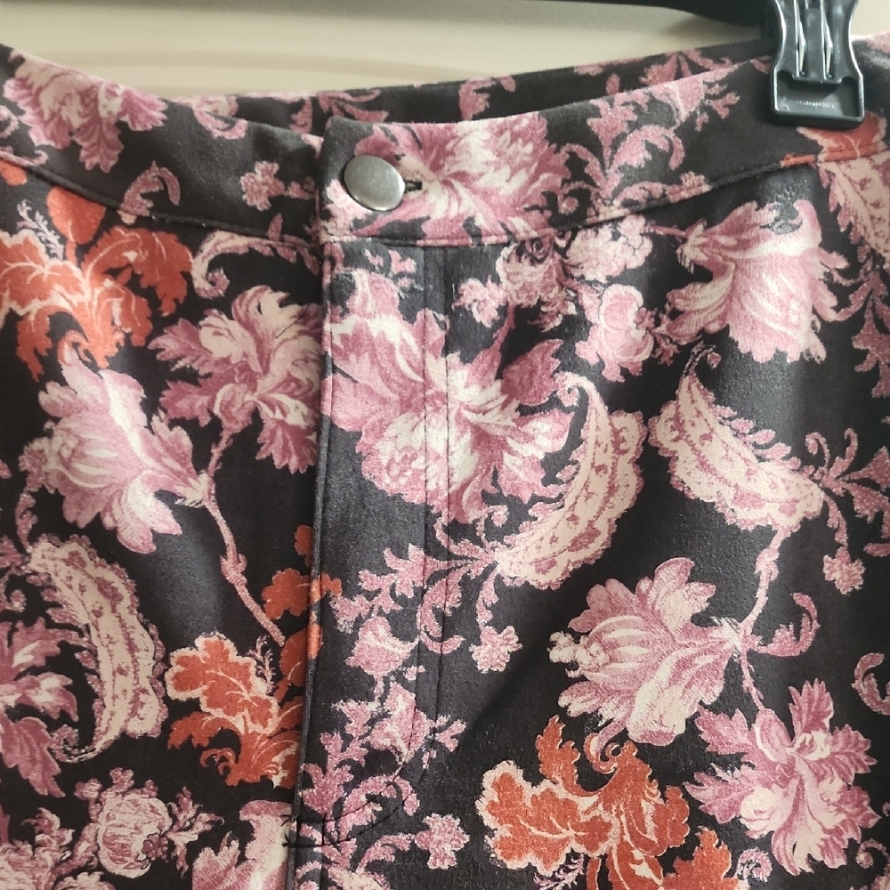Forever 21 Kids Floral Bell-Bottom Pants - Black and Pink - Picture 4 of 7